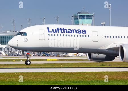 München, 9. September 2021: Lufthansa Airbus A350-900 am Flughafen München (MUC) in Deutschland. Stockfoto