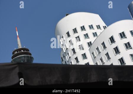 Moderne Architektur im Medienhafen in Düsseldorf, Deutschland, Europa - Moderne Architektur im Medienhafen in Düsseldorf, Deutschland, Europa Stockfoto