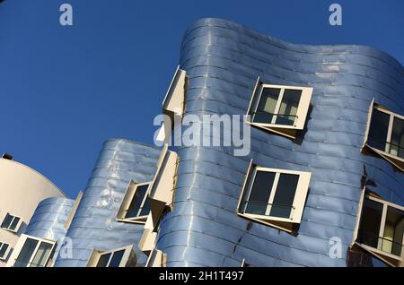 Moderne Architektur im Medienhafen in Düsseldorf, Deutschland, Europa - Moderne Architektur im Medienhafen in Düsseldorf, Deutschland, Europa Stockfoto