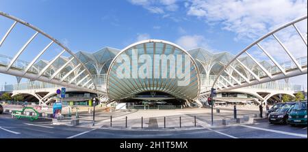 Lissabon, Portugal - 25. September 2021: Lissabon Bahnhof Lisboa Oriente Moderne Architektur in Portugal. Stockfoto