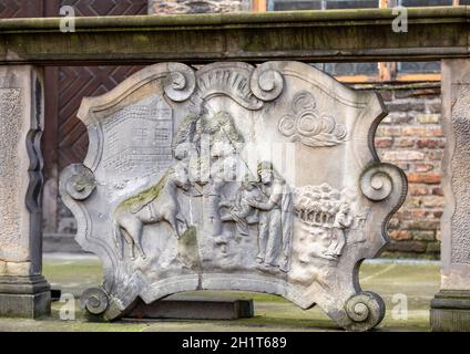 Steinrelief schmückt die Eingänge zu Häusern in der Mariacka Straße in Gdańsk. Polen Stockfoto