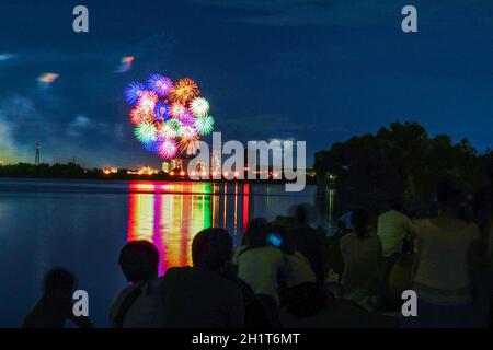 Setagaya-ku, Feuerwerk am Tama River und der Tama River. Drehort: Metropolregion Tokio Stockfoto