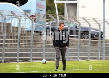 Trainer Christian Preußer (SC Freiburg II) beim Spiel der Fußball-RL SW 20-21: 32. Sptg: SC Freiburg II - FK Pirmasens Stockfoto