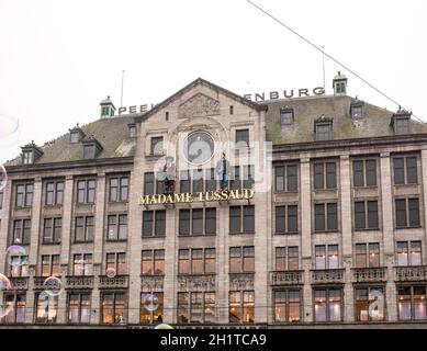 Amsterdam, Niederlande-Dezember 30, 2016: die Außenseite des Gebäudes & Cloppenburg Peek und Madame Tussaud im Laufe des Vormittags Stockfoto