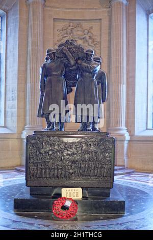 Paris; Frankreich - 02. Mai; 2017: Grab von Marschall Ferdinand Foch in der Kathedrale St. Louis des Invalides Stockfoto