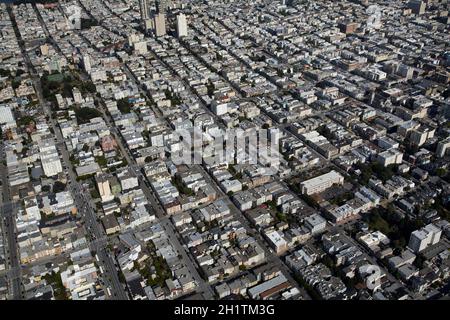 Die Stadtteile Russian Hill und Nob Hill und die Innenstadt von San Francisco, Kalifornien, USA - Luftaufnahme Stockfoto
