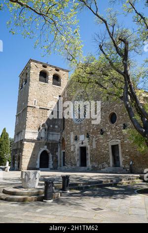 Triest, Italien. 3.Mai 2021. Die Außenansicht der Kathedrale von San Giusto Stockfoto