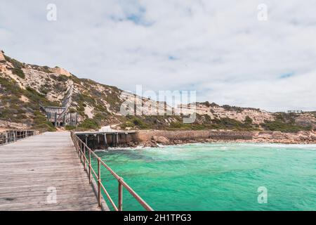 Stenhouse Bay Jetty mit alter Gipsmine im Inneston Park, Yorke Peninsula, Südaustralien Stockfoto