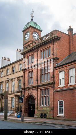 Carlisle, Cumbria, Großbritannien, August 2020 - Fassade des Tullie House Museums und der Kunstgalerie in der Stadt Carlisle, Großbritannien Stockfoto