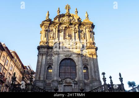 Kirche von Clérigos – Igreja Clérigos – von der Rua dos Clérigos – Porto aus gesehen Stockfoto