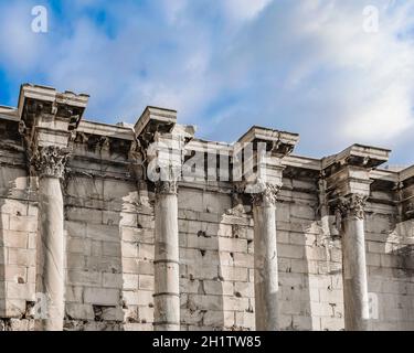 Außenansicht der Ruinen der Kaiser-adrian-Bibliothek, athen, griechenland Stockfoto