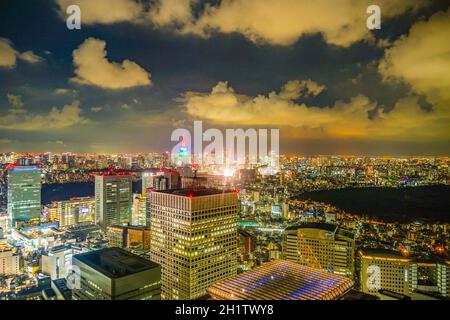 Tokyo Nachtansicht von der Aussichtsplattform des Tokyo Metropolitan Government Building. Aufnahmeort: Metropolregion Tokio Stockfoto