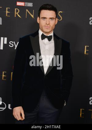 Los Angeles, USA. Oktober 2021. Richard Madden nimmt am 18. Oktober 2021 an der Premiere von „Eternals“ der Marvel Studios in Los Angeles Teil, Quelle: Tsuni/USA/Alamy Live News Stockfoto