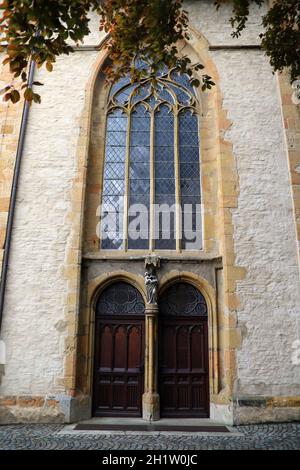 evangelische Neustädter Marienkirche aus dem 15. Jahrhundert - Westportal, Bielefeld, Nordrhein-Westfalen, Deutschland Stockfoto