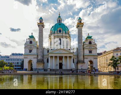 Wien, Österreich - 16. September 2019: Die Kirche St. Karl Borromäus. Auf dem Karlsplatz Stockfoto