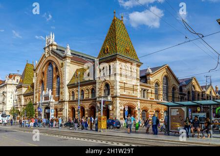 Budapest, Ungarn - 15. November 2019: Die große Markthalle ist der größte und älteste Hallenmarkt in Budapest Stockfoto