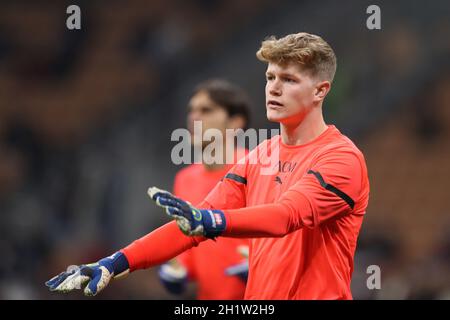 Mailand, Italien, 16. Oktober 2021. Andreas Jungdal vom AC Mailand beim Aufwärmen vor dem Spiel der Serie A bei Giuseppe Meazza, Mailand. Bildnachweis sollte lauten: Jonathan Moscrop / Sportimage Stockfoto