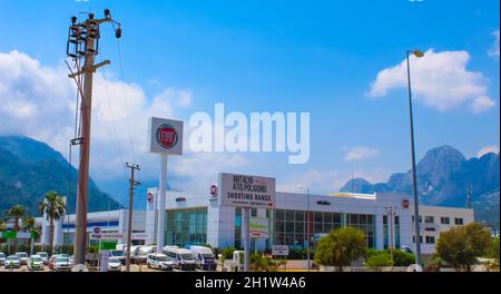 Antalya, Türkei - 11. Mai 2021: Fiat-Händler unterzeichnen Logo auf Autogeschäft italienischen Automobilhersteller Stockfoto