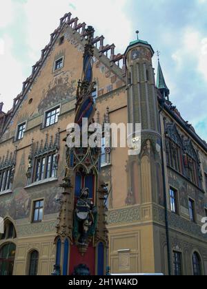 Das Ulmer Rathaus mit seinen Gemälden ist eine Touristenattraktion Stockfoto