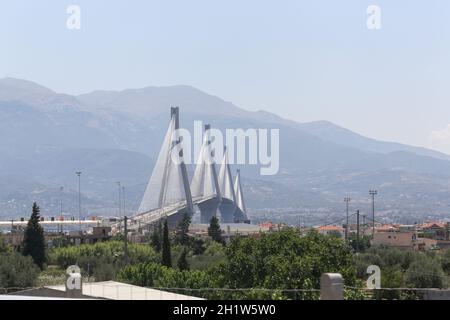 Die Rio-Antirrio Hängebrücke über den Golf von Korinth in Griechenland Stockfoto