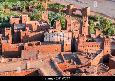 Luftaufnahme der Kasbahs von Ait Ben Haddou im Süden Marokkos, Afrika. Stockfoto