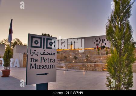 Wadi Musa, Jordanien, 2020. März: Blick auf das Petra-Museum in Jordanien am Abend Stockfoto