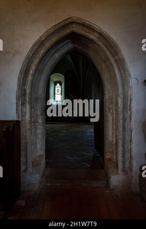 JUETERBOG, DEUTSCHLAND - 23. MAI 2021: Eingang zur Kapelle der mittelalterlichen St. Nikolai-Kirche. Juterbog ist eine historische Stadt im Nordosten Deutschlands, in der Stockfoto