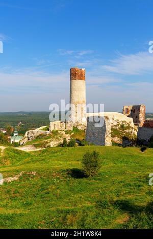 Ruinen der mittelalterlichen gotischen Burg Olsztyn auf dem polnischen Jura Hochland, Olsztyn, Schlesien, Polen Stockfoto