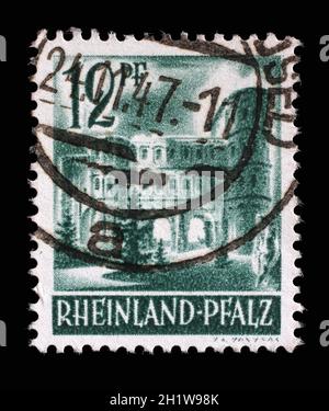 Briefmarke gedruckt in Deutschland, Rheinland, die Porta Nigra in Trier zeigt, um 1947 Stockfoto