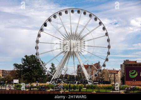 Danzig, Polen - 9. September 2020: Riesenrad auf der Kornkammer-Insel in Danzig, Polen Stockfoto