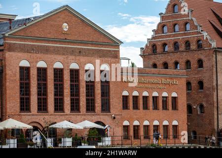 Gdansk, Polen - 9. September 2020: Das polnische Baltic F. Chopin Philharmonic in Gdańsk ist ein Konzertsaal auf der Insel Olowianka am Fluss Motlawa. Stockfoto