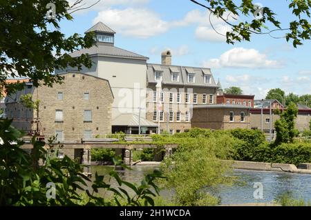 SMITHS FALLS, ONTARIO, CA, 16. JUNI 2021: Ein Blick auf die historische Stätte von Wood Mill, die jetzt ein Rideau Canal Information Centre und Museum ist, das für geöffnet ist Stockfoto