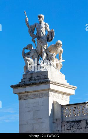 Rom, Italien - 8. Oktober 2020: Skulptur Allegorie der Macht von Augusto Rivalta, Denkmal Viktor Emmanuel II (Monumento Nazionale a Vittorio Emanuele II Stockfoto