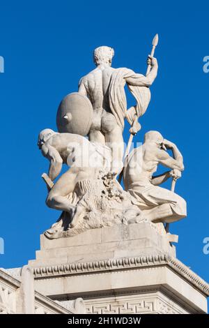 Rom, Italien - 8. Oktober 2020: Skulptur Allegorie der Macht von Augusto Rivalta, Denkmal Viktor Emmanuel II (Monumento Nazionale a Vittorio Emanuele II Stockfoto