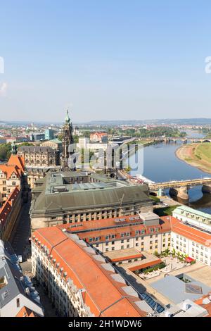 Dresden, Deutschland - 23. September 2020 : Luftaufnahme des historischen Teils der Stadt an der Elbe Stockfoto