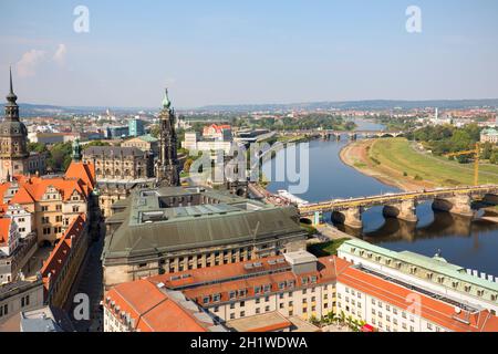 Dresden, Deutschland - 23. September 2020 : Luftaufnahme des historischen Teils der Stadt an der Elbe Stockfoto