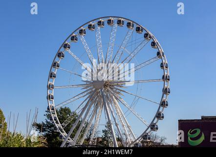 Danzig, Polen - 9. September 2020: Riesenrad auf der Kornkammer-Insel in Danzig, Polen Stockfoto