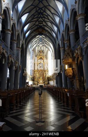 Langhaus in der katholischen Kirche St. Mariä Himmelfahrt, Köln, Nordrhein-Westfalen, Deutschland Stockfoto