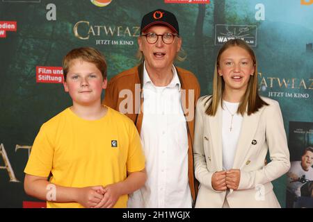 Julius Weckauf, Otto Waalkes, Gloria Terzic, Premiere Catweazle, Kino UCI0, Bochum, 27.06.2021 Stockfoto