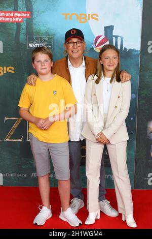 Julius Weckauf, Otto Waalkes, Gloria Terzic, Premiere Catweazle, Kino UCI0, Bochum, 27.06.2021 Stockfoto