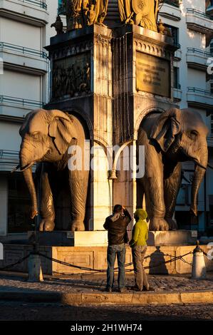 FRANKREICH. SAVOIE (73). CHAMBERY. FONTAINE DES ELEPHANTS, BAPTIZEE ' LES QUATRE-SANS-CUL ' PAR LES HABITANTS Stockfoto