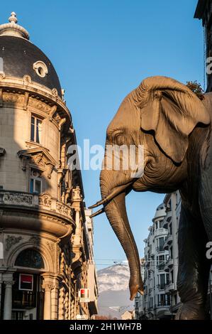 FRANKREICH. SAVOIE (73). CHAMBERY. FONTAINE DES ELEPHANTS, BAPTIZEE ' LES QUATRE-SANS-CUL ' PAR LES HABITANTS Stockfoto