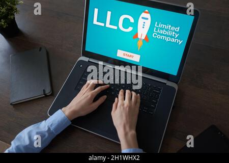 LLC Gesellschaft mit beschränkter Haftung. Geschäftsstrategie und Technologiekonzept. Stockfoto