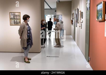 Moskau, Russland - 23. Mai 2021: Besucher im Museum des russischen Impressionismus in der Stadt Moskau. Das Museum wurde am 28. Mai 2016 auf dem Territorium von eröffnet Stockfoto