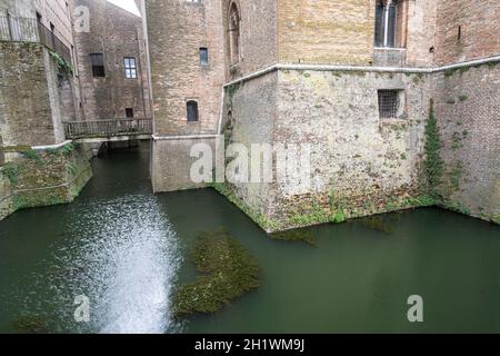 Mantua, Italien. 13. Juli 2021. Panoramablick auf das Schloss von San Giorgio im Stadtzentrum Stockfoto