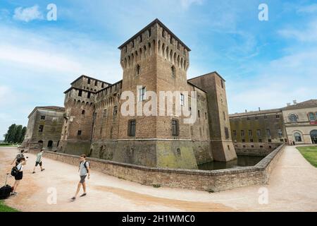Mantua, Italien. 13. Juli 2021. Panoramablick auf das Schloss von San Giorgio im Stadtzentrum Stockfoto