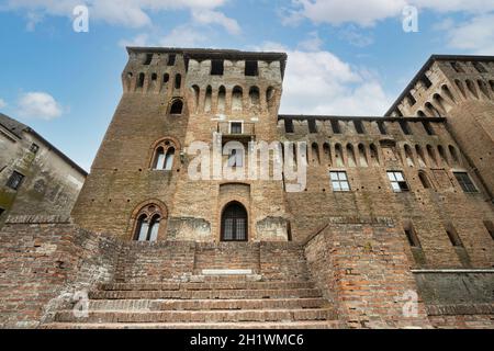 Mantua, Italien. 13. Juli 2021. Panoramablick auf das Schloss von San Giorgio im Stadtzentrum Stockfoto