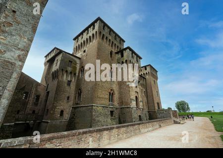 Mantua, Italien. 13. Juli 2021. Panoramablick auf das Schloss von San Giorgio im Stadtzentrum Stockfoto