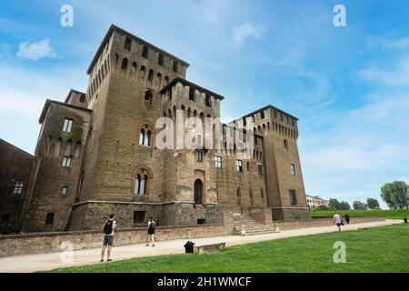 Mantua, Italien. 13. Juli 2021. Panoramablick auf das Schloss von San Giorgio im Stadtzentrum Stockfoto