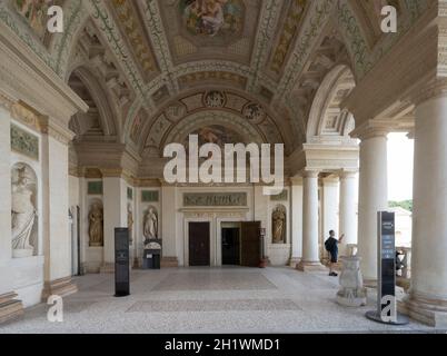 Mantua, Italien. 13. Juli 2021. Blick auf den Innenhof des Te Palastes Stockfoto